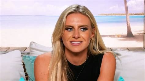 chloe bombshell love island|Chloe Burrows .